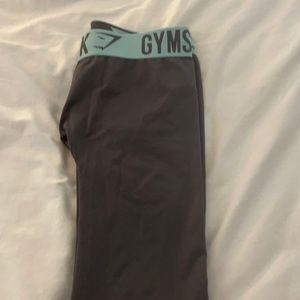 Gym shark leggings
